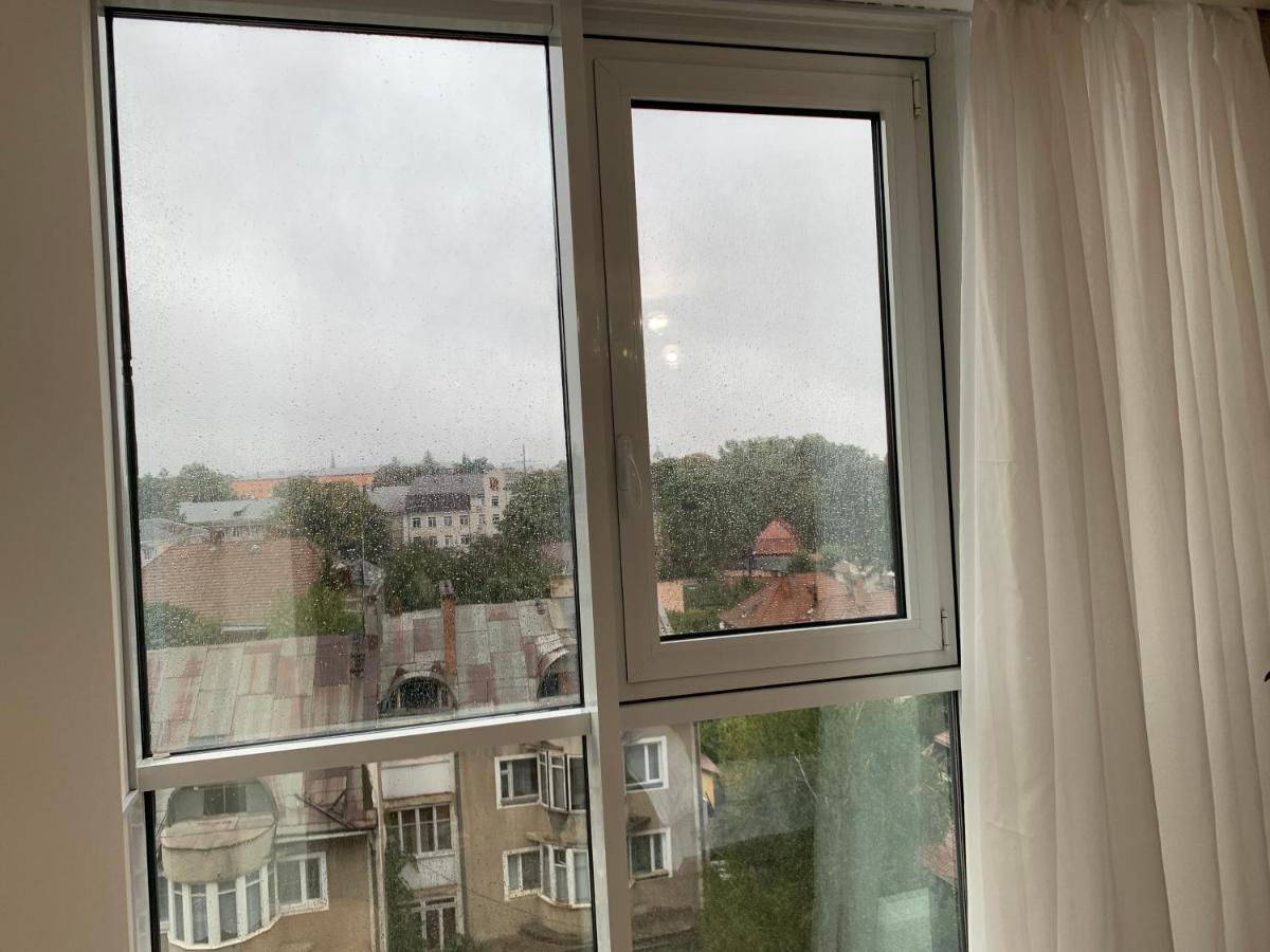 Апартаменти-Студія На Герцена Chernivtsi Ngoại thất bức ảnh